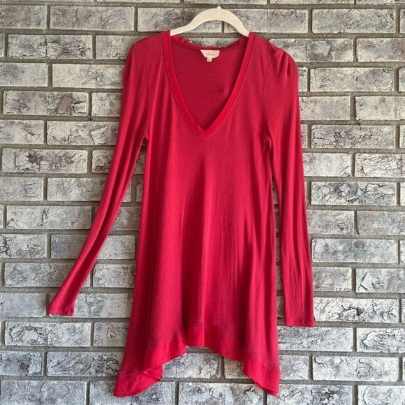 Deletta Tops - Anthropologie Deletta Red V-Neck Long Sleeve Tunic Top - Size S